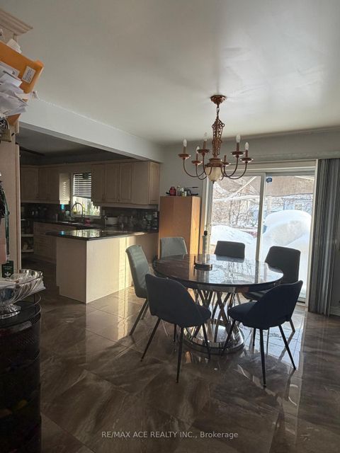 Photo 10 at 137 Yardley Avenue, Parkview, Toronto