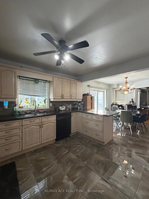 Photo 12 at 137 Yardley Avenue, Parkview, Toronto