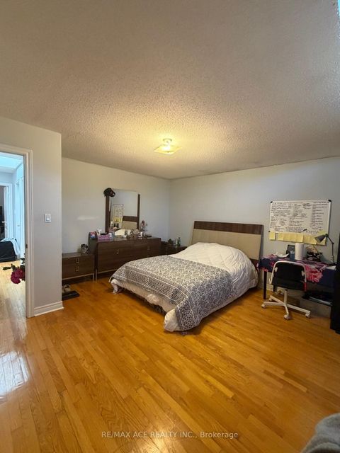 Photo 18 at 137 Yardley Avenue, Parkview, Toronto