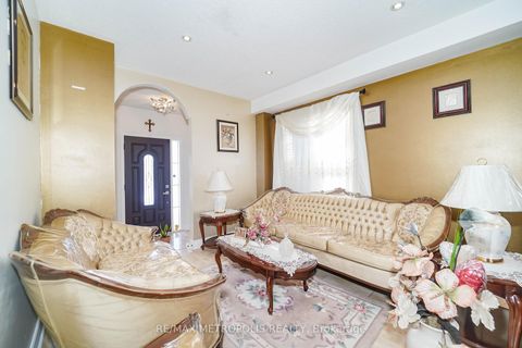 Photo 3 at 63 Echo Ridge Crescent, Sonoma Heights, Vaughan