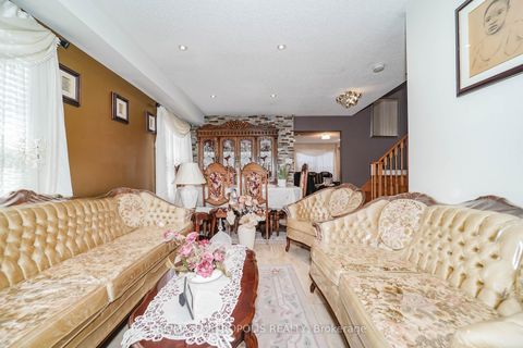 Photo 4 at 63 Echo Ridge Crescent, Sonoma Heights, Vaughan