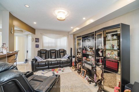 Photo 7 at 63 Echo Ridge Crescent, Sonoma Heights, Vaughan