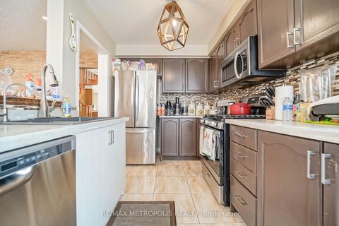 Photo 8 at 63 Echo Ridge Crescent, Sonoma Heights, Vaughan