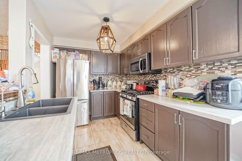 Photo 9 at 63 Echo Ridge Crescent, Sonoma Heights, Vaughan