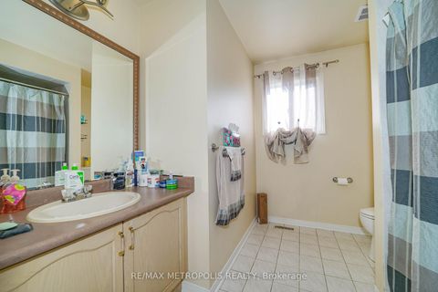 Photo 14 at 63 Echo Ridge Crescent, Sonoma Heights, Vaughan