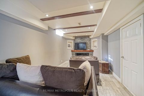 Photo 17 at 63 Echo Ridge Crescent, Sonoma Heights, Vaughan