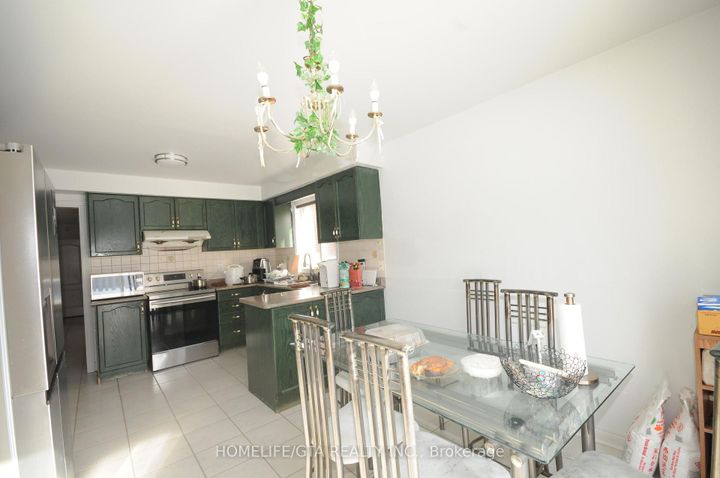 Photo 2 at 18 Velvet Grass Lane, Wellington, Brampton