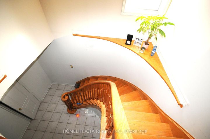 Photo 5 at 18 Velvet Grass Lane, Wellington, Brampton