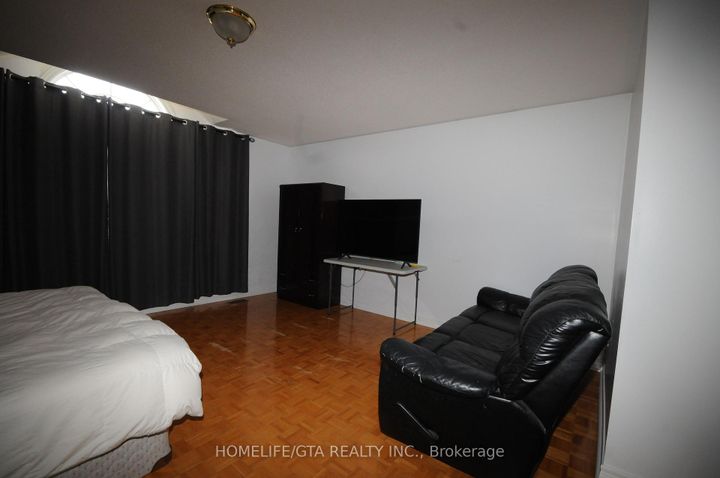 Photo 6 at 18 Velvet Grass Lane, Wellington, Brampton