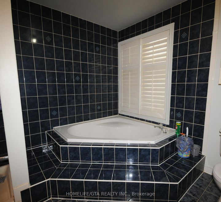 Photo 10 at 18 Velvet Grass Lane, Wellington, Brampton