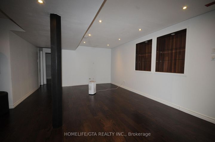 Photo 11 at 18 Velvet Grass Lane, Wellington, Brampton