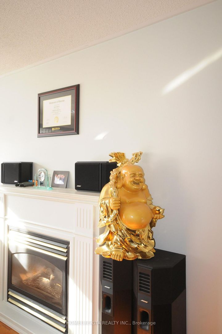 Photo 13 at 18 Velvet Grass Lane, Wellington, Brampton