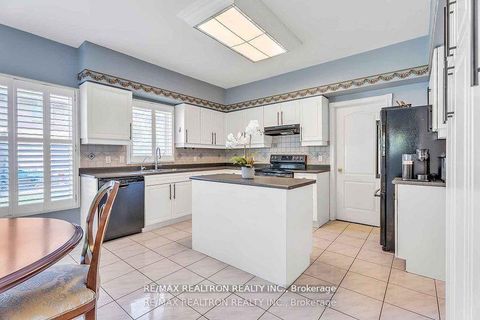 Photo 12 at 15 Treegrove Circle, Hills of St Andrew, Aurora