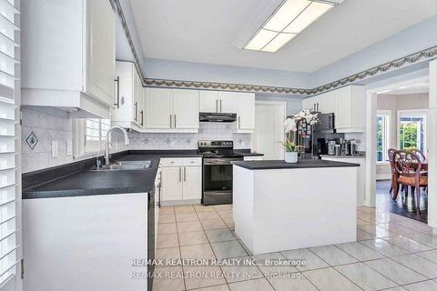 Photo 14 at 15 Treegrove Circle, Hills of St Andrew, Aurora