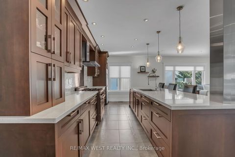 Photo 1 at 53 Metcalfe Street, Aurora Village, Aurora