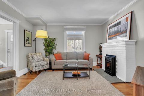 Photo 6 at 53 Metcalfe Street, Aurora Village, Aurora