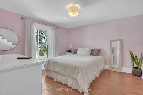 Photo 10 at 53 Metcalfe Street, Aurora Village, Aurora