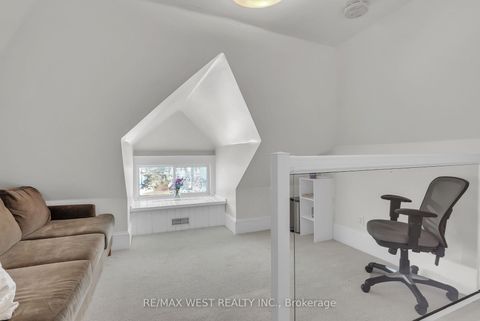 Photo 11 at 53 Metcalfe Street, Aurora Village, Aurora