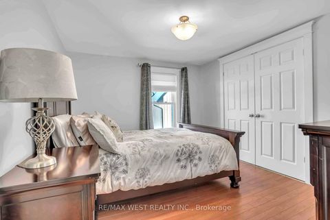 Photo 12 at 53 Metcalfe Street, Aurora Village, Aurora