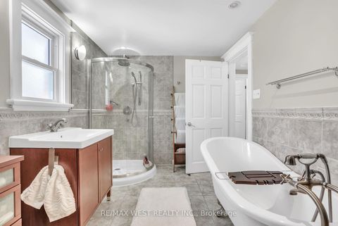 Photo 13 at 53 Metcalfe Street, Aurora Village, Aurora