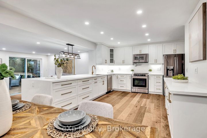 Photo 10 at 877 Kingsway Drive, LaSalle, Burlington