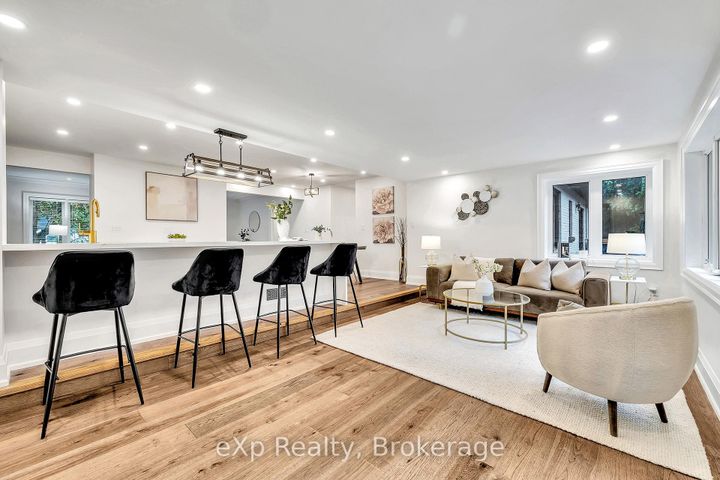 Photo 12 at 877 Kingsway Drive, LaSalle, Burlington