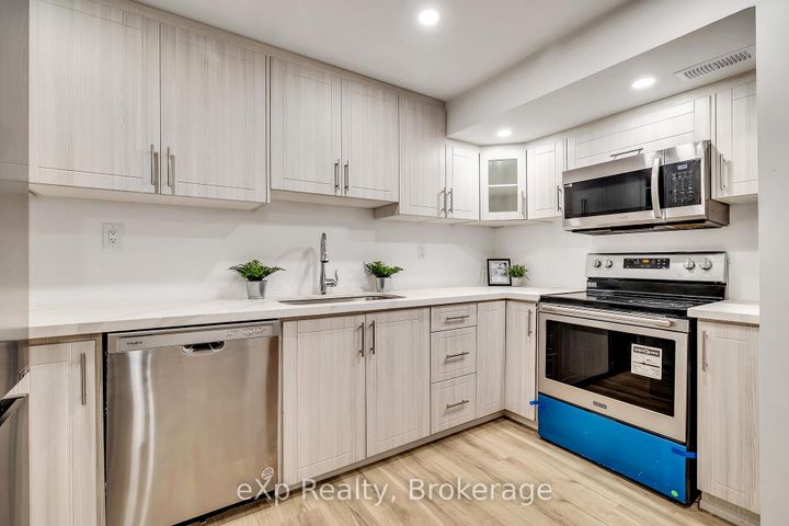 Photo 35 at 877 Kingsway Drive, LaSalle, Burlington