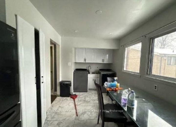 Photo 6 at 135 - 245 Fleetwood Crescent, Southgate, Brampton