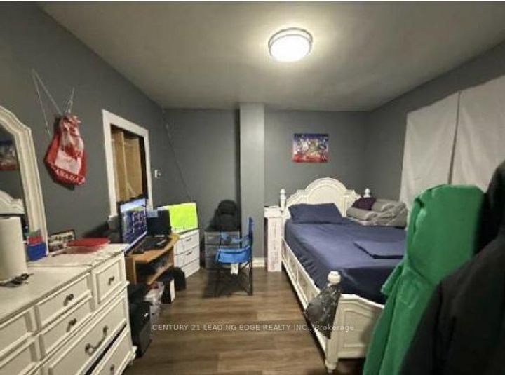 Photo 9 at 135 - 245 Fleetwood Crescent, Southgate, Brampton