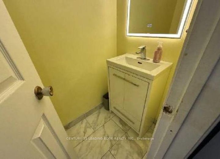 Photo 13 at 135 - 245 Fleetwood Crescent, Southgate, Brampton