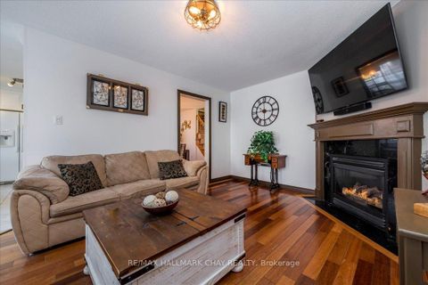 Photo 8 at 13 TEAL Place, Painswick South, Barrie