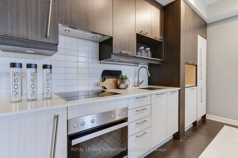 Photo 8 at 618 - 199 Richmond Street W, Waterfront Communities C1, Toronto