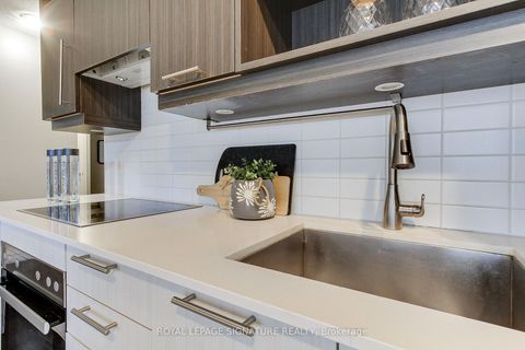 Photo 10 at 618 - 199 Richmond Street W, Waterfront Communities C1, Toronto