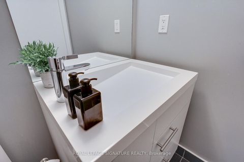 Photo 21 at 618 - 199 Richmond Street W, Waterfront Communities C1, Toronto