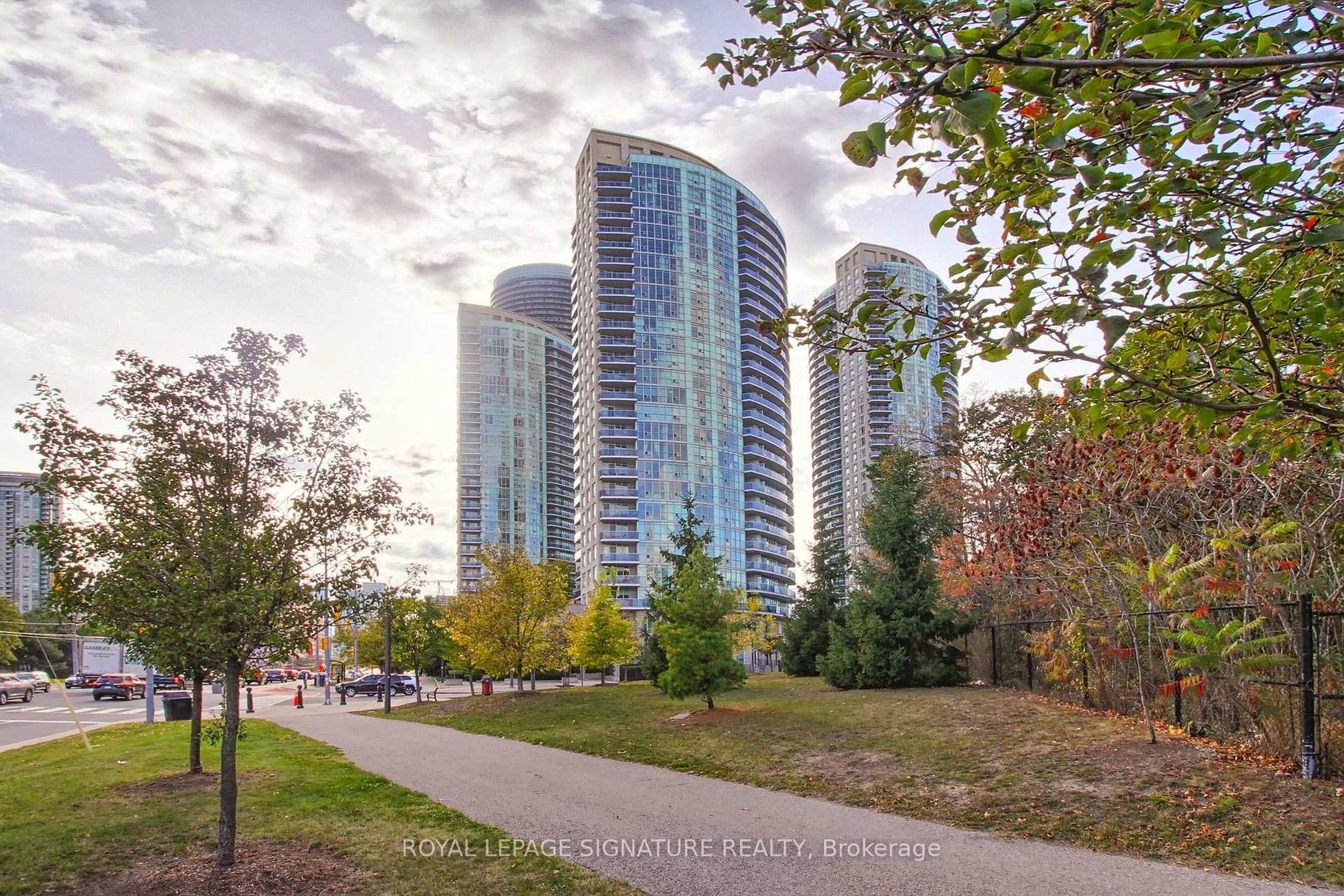 104 - 90 Absolute Avenue, City Centre, Mississauga 