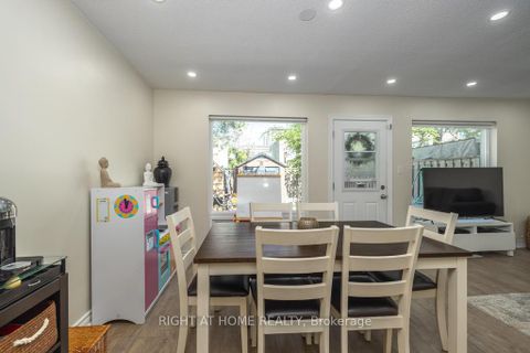 Photo 7 at 13 - 23 Four Winds Drive, York University Heights, Toronto