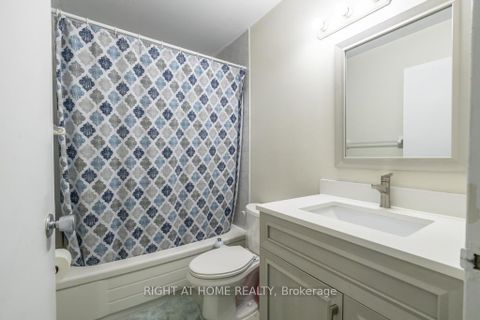 Photo 11 at 13 - 23 Four Winds Drive, York University Heights, Toronto