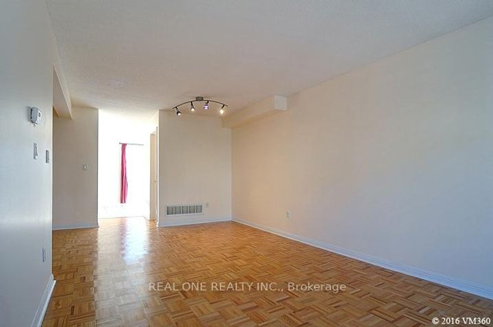 Photo 4 at 37 - 80 Acorn Place, Hurontario, Mississauga