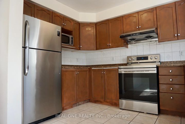 Photo 7 at 37 - 80 Acorn Place, Hurontario, Mississauga