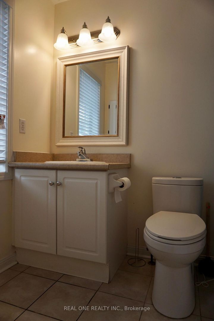 Photo 13 at 37 - 80 Acorn Place, Hurontario, Mississauga