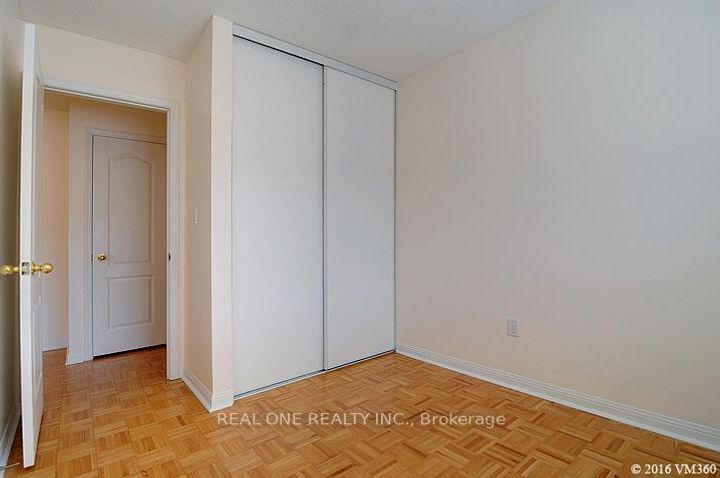 Photo 14 at 37 - 80 Acorn Place, Hurontario, Mississauga