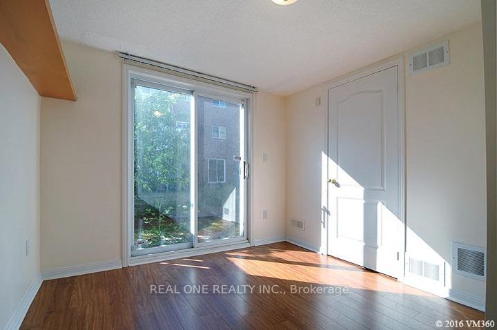 Photo 18 at 37 - 80 Acorn Place, Hurontario, Mississauga