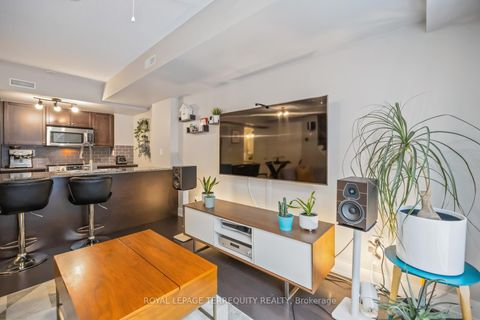 Photo 4 at 130 - 25 Turntable Crescent, Junction, Toronto