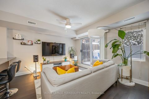 Photo 6 at 130 - 25 Turntable Crescent, Junction, Toronto