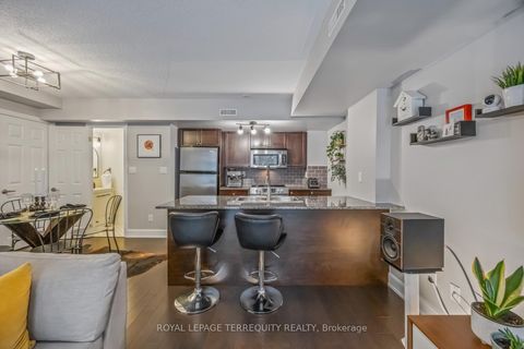 Photo 11 at 130 - 25 Turntable Crescent, Junction, Toronto