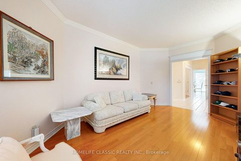 Photo 5 at 50 Oakhurst Drive, Beverley Glen, Vaughan