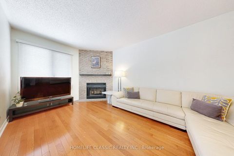 Photo 13 at 50 Oakhurst Drive, Beverley Glen, Vaughan