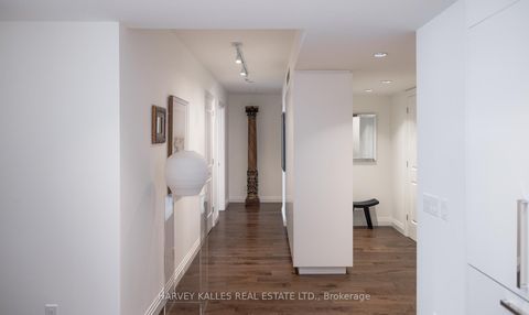 Photo 2 at 123 - 1 Benvenuto Place, Casa Loma, Toronto