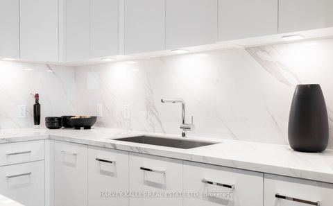 Photo 12 at 123 - 1 Benvenuto Place, Casa Loma, Toronto