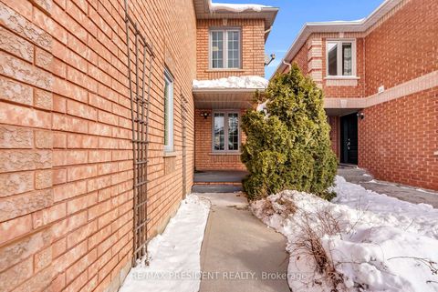 Photo 3 at 7031 Graydon Court, Lisgar, Mississauga